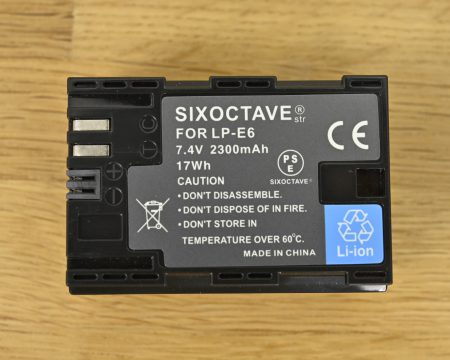 LP-E6互換バッテリーSIXOCTAVE